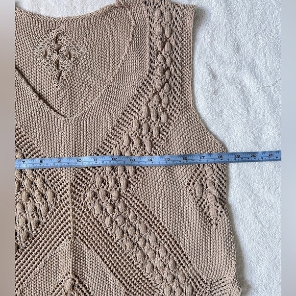 Beige V Neck Knitted Semi Sheer Sleeveless Top Size Large - Picture 5 of 8